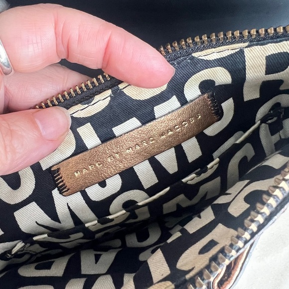 Mark by Mark Jacobs Metallic Bronze Crossbody Bag - Picture 4 of 7